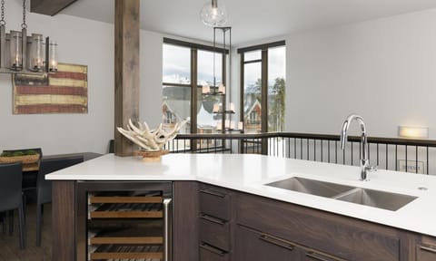 14 Claim Jumper kitchen2