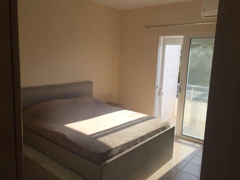 1 bedroom, iron/ironing board, internet, bed sheets