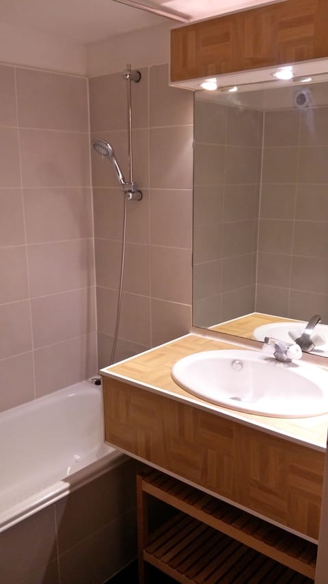 Combined shower/tub, hair dryer