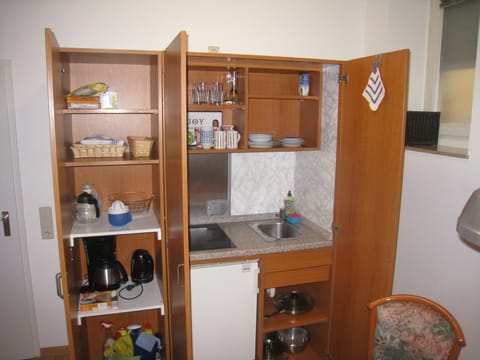 Fridge, stovetop, coffee/tea maker, toaster