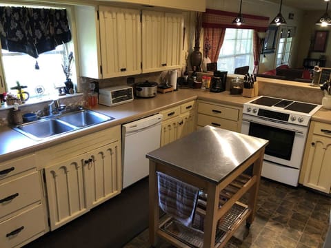 There's plenty of elbow room, counter space, and even a clean steel-top prep island for your more culinary folks to go wild!