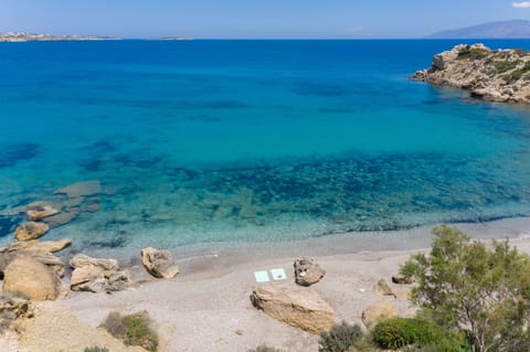 Beach nearby, sun loungers, beach towels