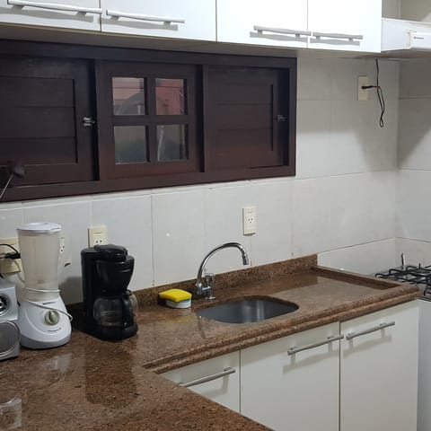 Fridge, oven, stovetop, coffee/tea maker