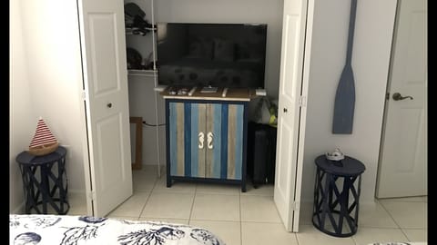 4 bedrooms, desk, iron/ironing board, travel crib