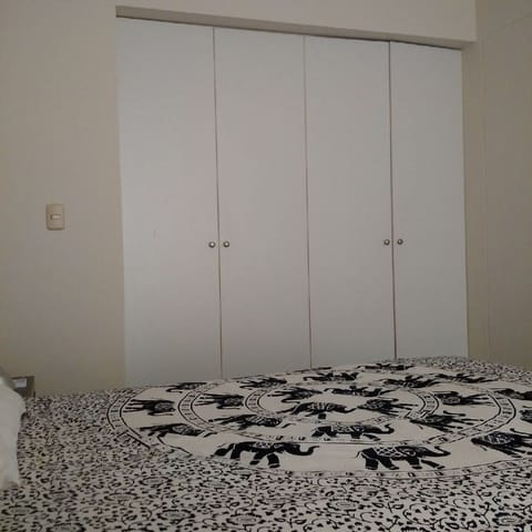 2 bedrooms, iron/ironing board, internet, bed sheets