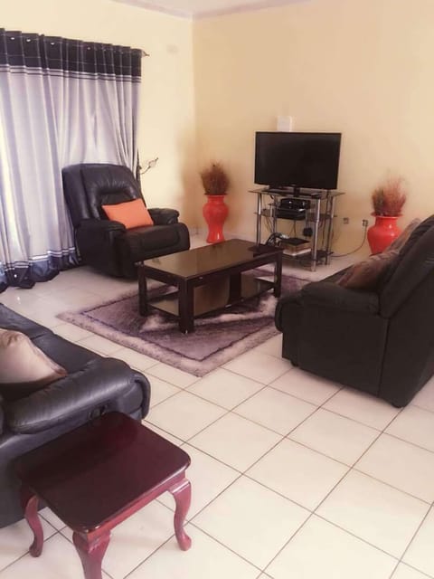 Cosy 3 Bed Apartment | Harare | VacationRenter