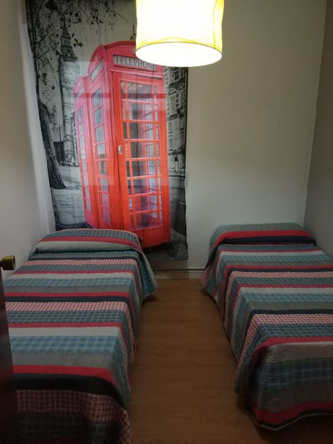 3 bedrooms, iron/ironing board, bed sheets