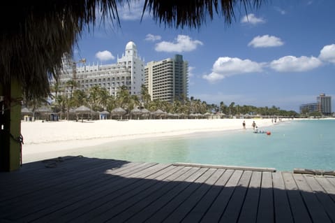 Beach nearby, sun loungers, beach towels