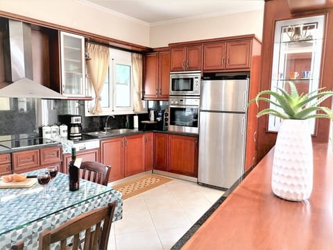 Fully equipped kitchen.