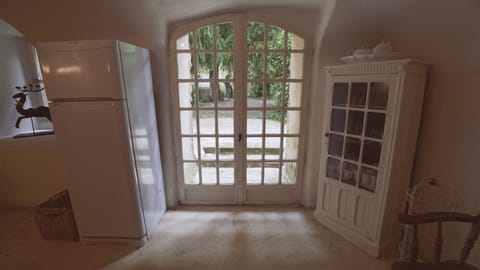 French windo w from kitchen