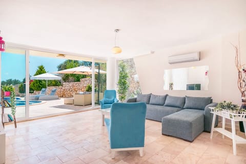 Elif Olivella - villa de 5 dormitorios en zona tranquila cerca del centro de la ciudad Chalet in Kalkan Belediyesi