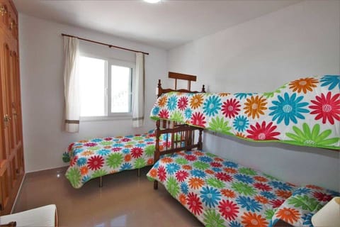 2 bedrooms, internet, bed sheets