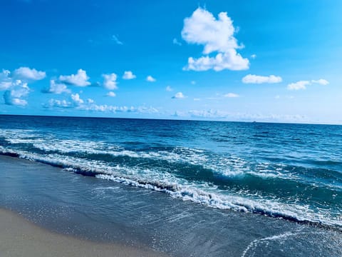 Beach nearby, sun loungers, beach towels