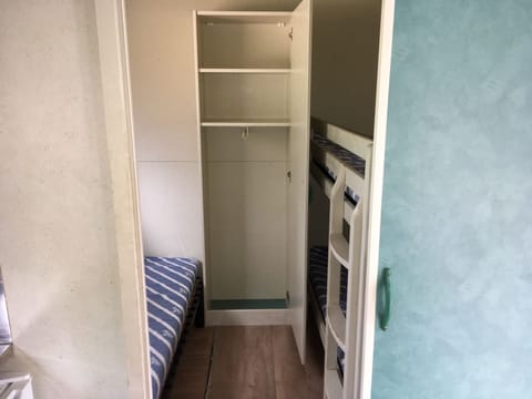 2 bedrooms, iron/ironing board, free WiFi