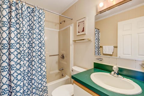 Combined shower/tub, towels, soap, toilet paper