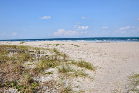 Beach nearby, sun loungers, beach towels