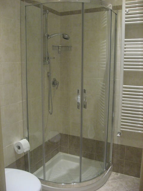 Combined shower/tub, hair dryer, towels, soap