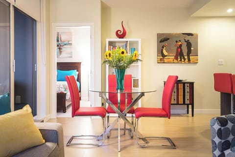 Welcome to the Arta Suite, perfectly located in the heart of downtown Victoria.
Dining table seats 4. Access to patio through sliding glass doors - offering loads of light and fresh air year round!