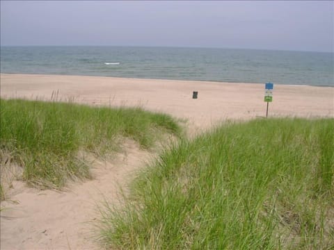 Beach nearby, sun loungers, beach towels