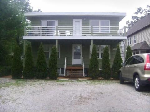 3 unit building steps from the beach path