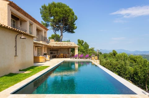 Exceptional sea views from salt water infinity
pool, heated upon request.