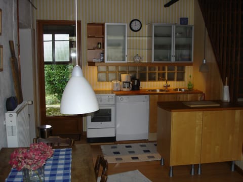 Eat-in-Kitchen on ground floor