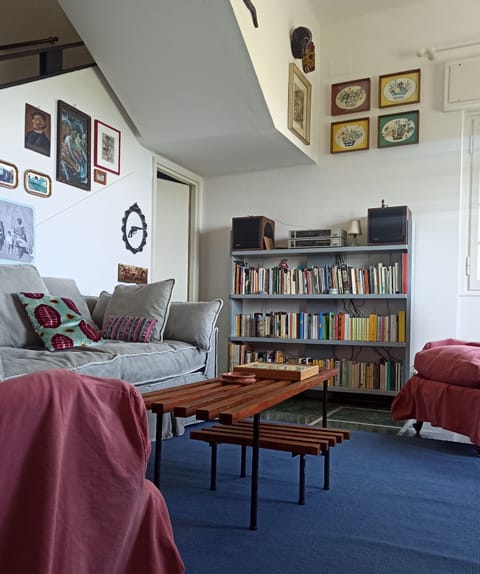 Fireplace, books, stereo