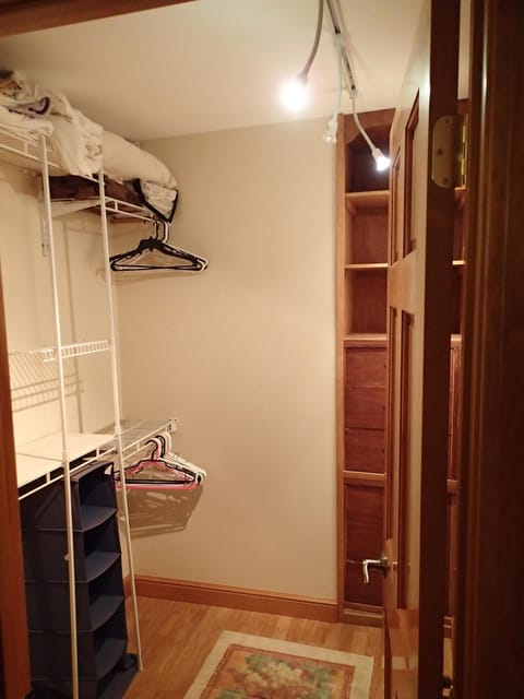 Walk in closet
