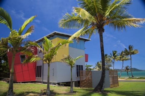 Bella's Beach House - South Mission Beach - Exterior