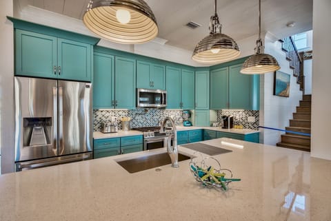 Large gourmet kitchen with all the gadgets incl. spices! 2nd fridge laundry rm