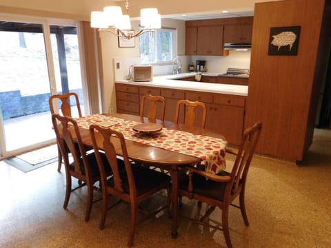 Dining room with seating for six. Leaves expand for more room.