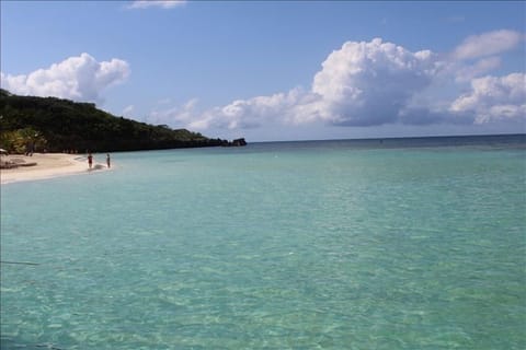 Beach nearby, sun loungers, beach towels