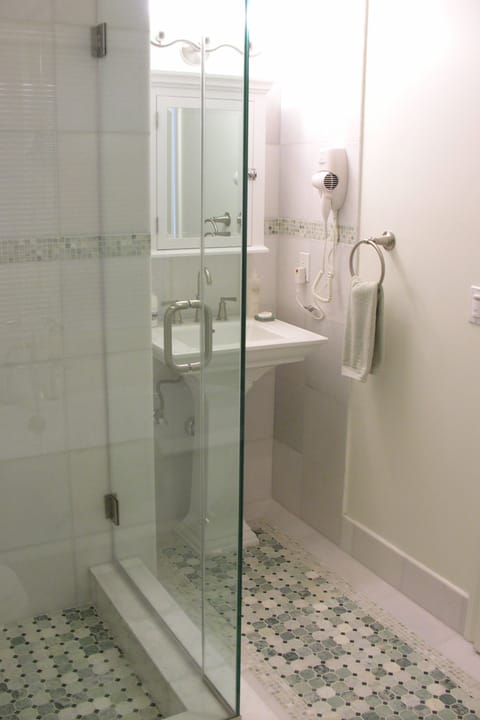 Combined shower/tub, hair dryer, towels, soap