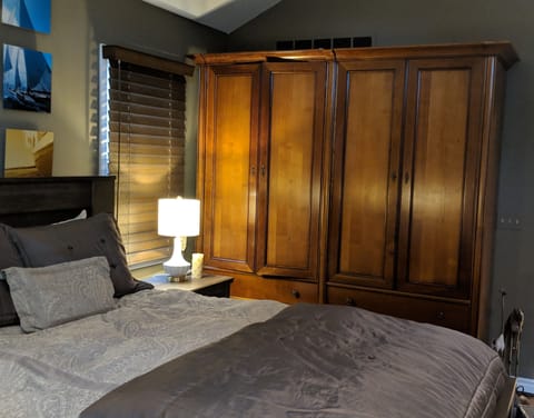 1 bedroom, premium bedding, in-room safe, desk