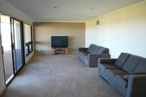 Flat-screen TV, fireplace, DVD player, stereo