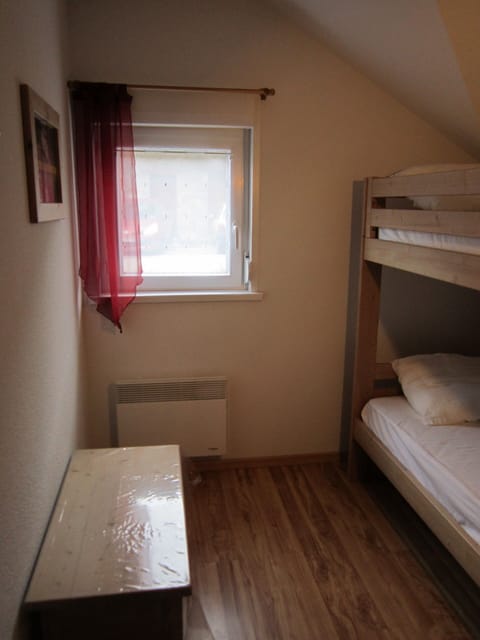 2 bedrooms, iron/ironing board, free WiFi