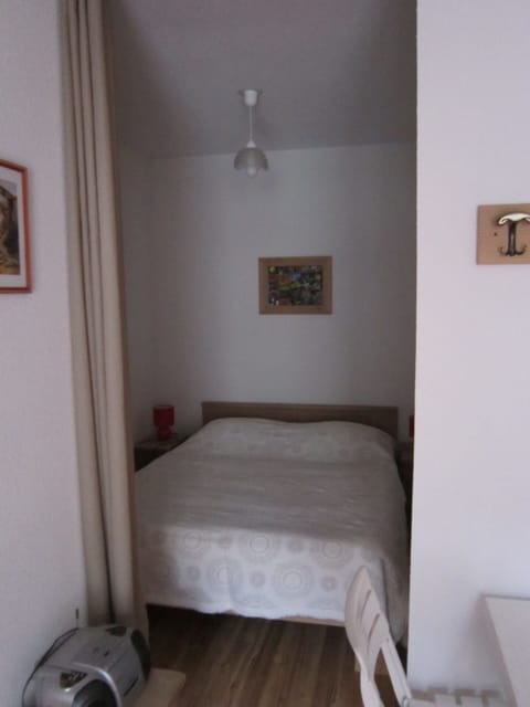 2 bedrooms, iron/ironing board, free WiFi