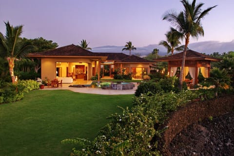 Hualalai Hale, designed by Long & Associates Architects, is an oasis of luxury