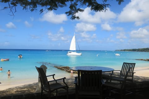 Beach nearby, sun loungers, beach towels