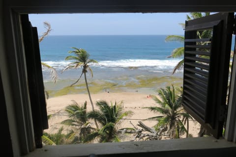 Beach nearby, sun loungers, beach towels