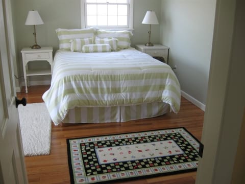 Iron/ironing board, travel crib, free WiFi, bed sheets
