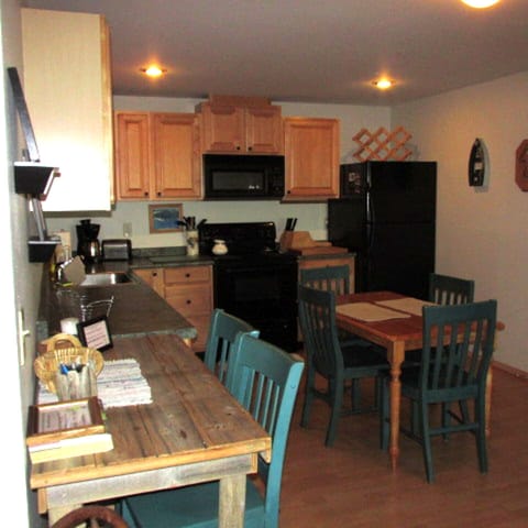 Kitchen has everything you may need.