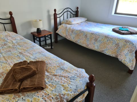 2 single beds 