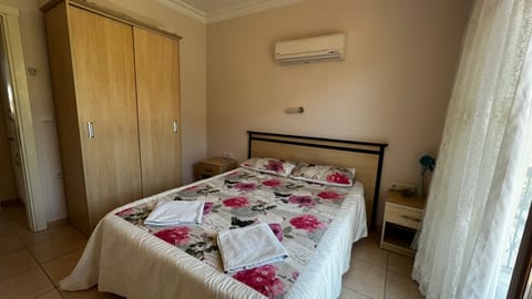 4 bedrooms, in-room safe, iron/ironing board, free WiFi