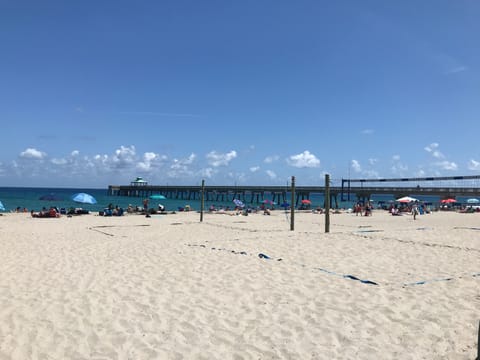 Beach nearby, sun loungers, beach towels