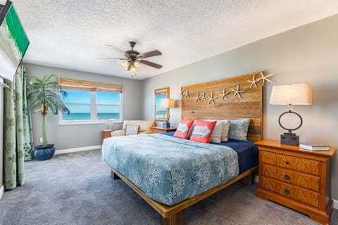 Master Bedroom, King Size Bed, Gulf Views and Balcony Access