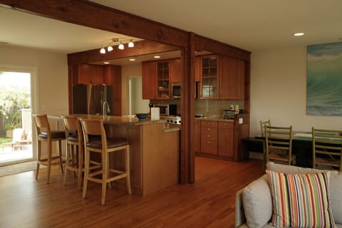Fully equipped kitchen with bar seating