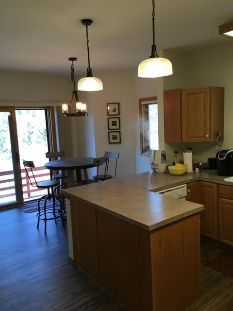 Bring family! Shopping for groceries just up the road at Walmart or Safeway.