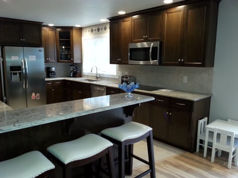 Private kitchen | Fridge, microwave, oven, stovetop