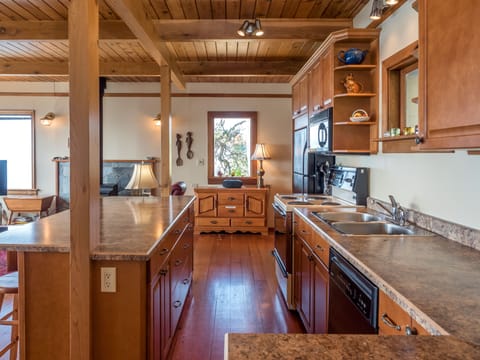 Kitchen, laundry is at the end on the right in a closet set up